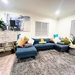 Tr2 4B 3Bath Usc Crypto Sofi Universal Parking