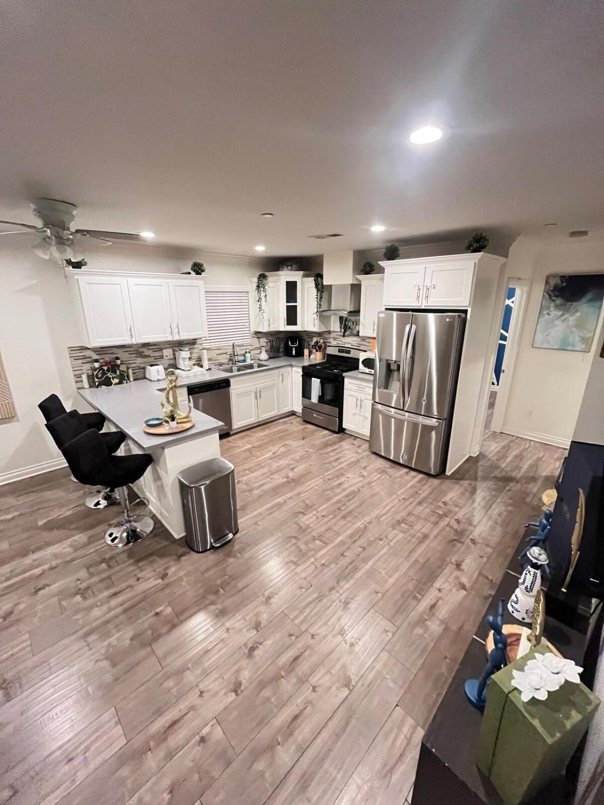 Tr2 4b 3bath Usc Crypto Sofi Universal Parking Appartement